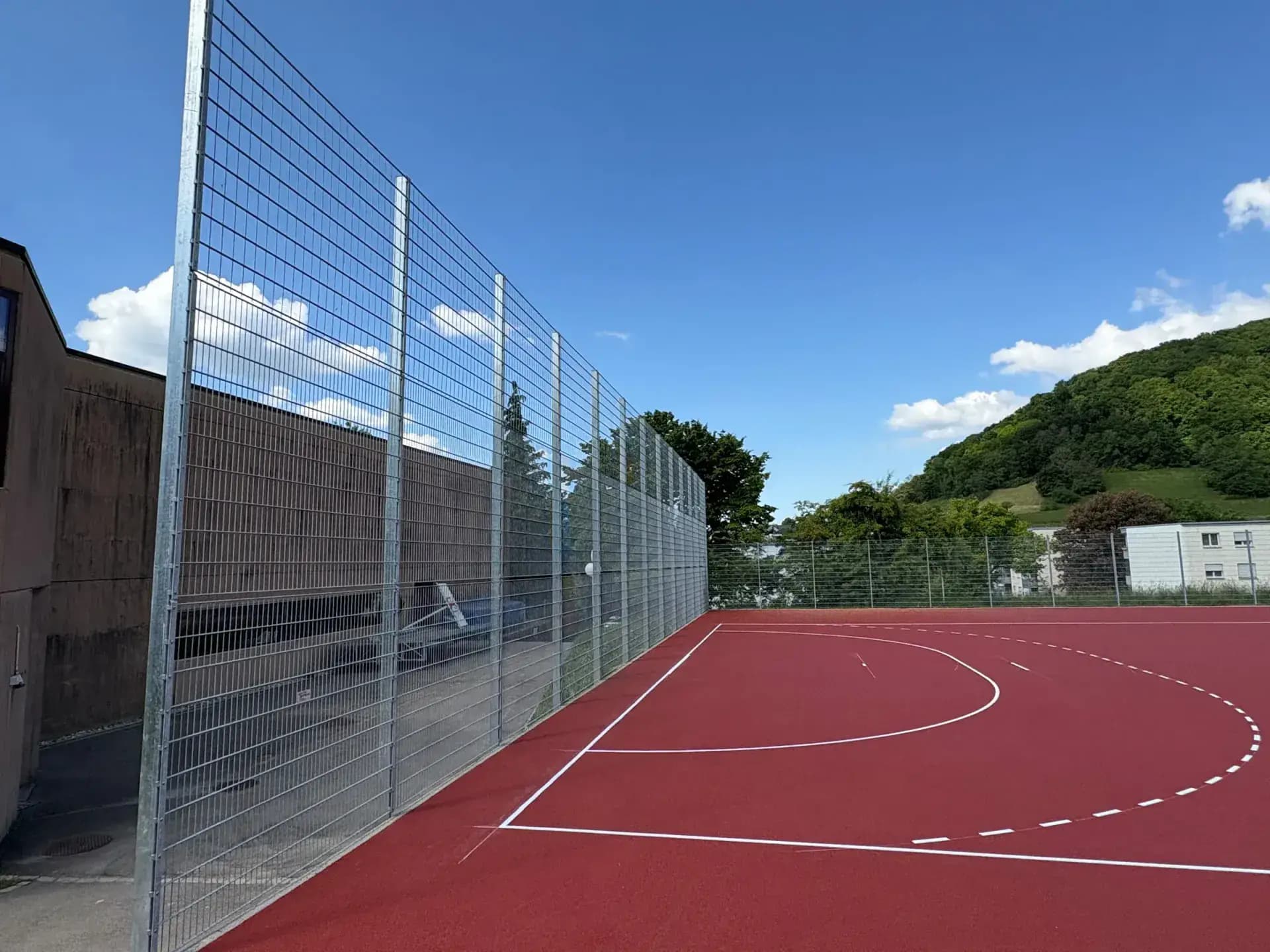 Ballfang, Schule Beringen, Referenzprojekt der Walter Zäune AG (2)