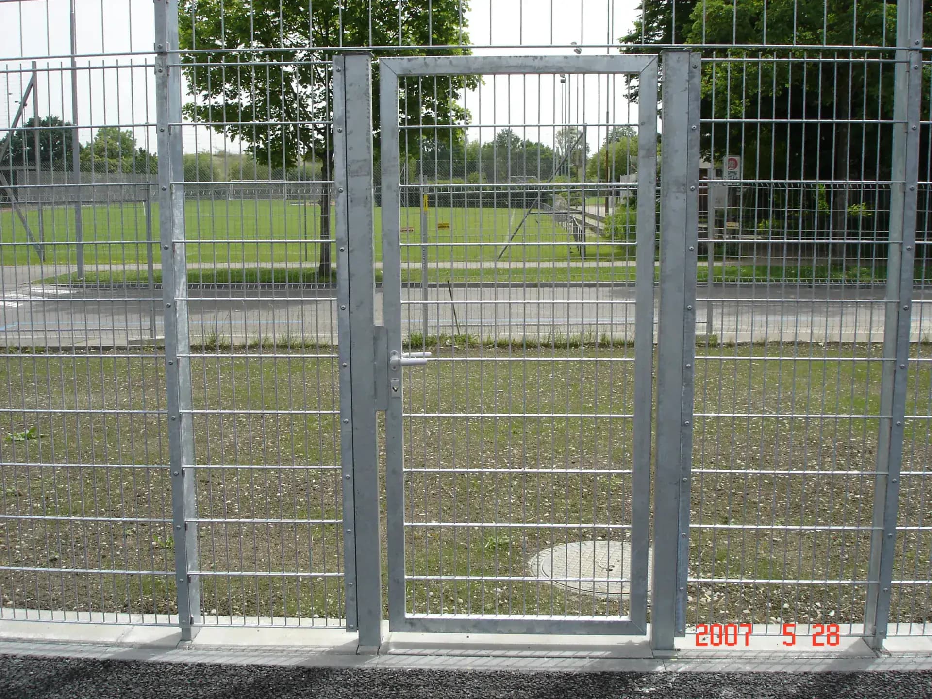 Flügeltore von der Walter Zäune AG (6)