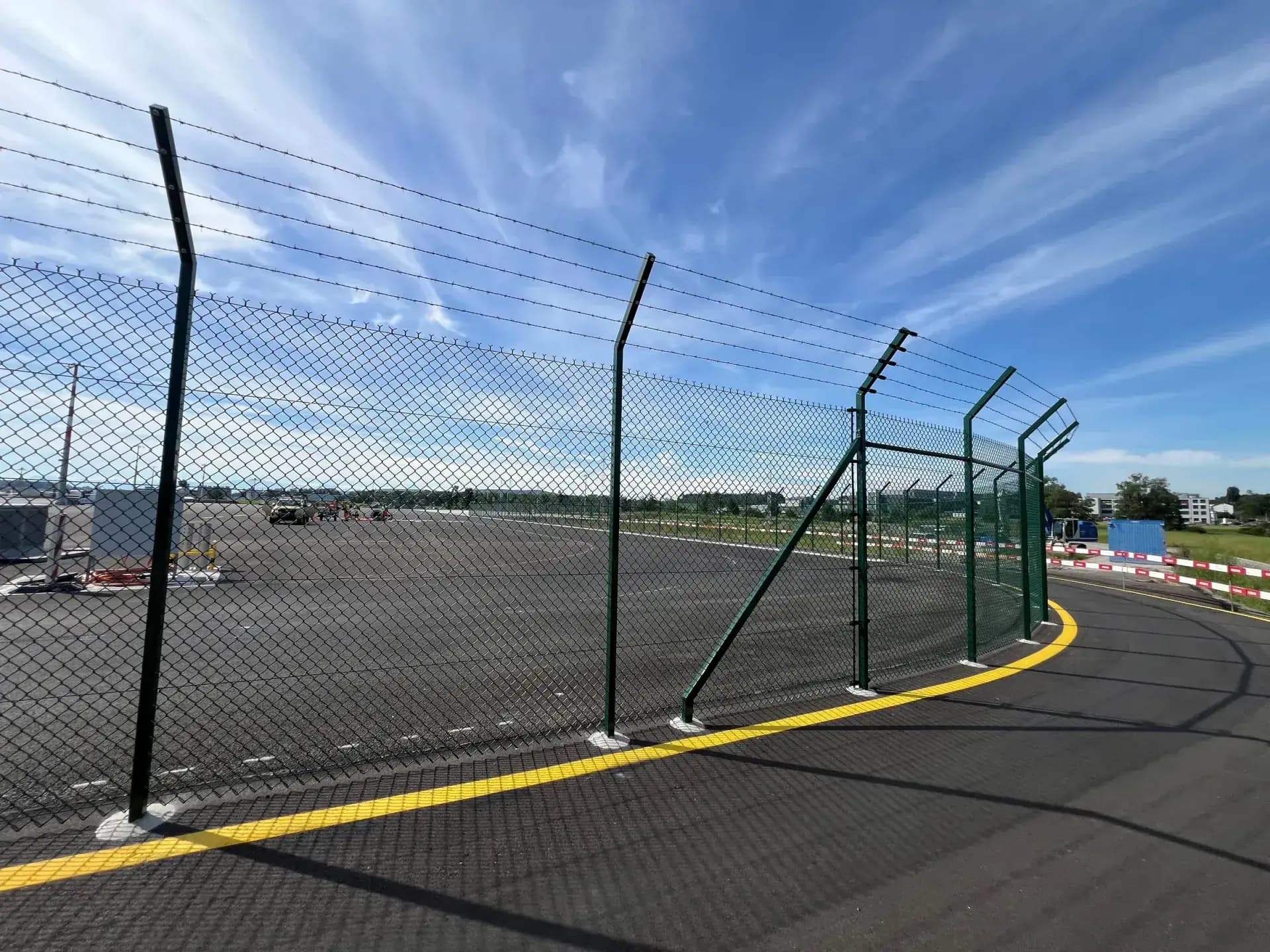 Zone West, Flughafen Zürich, Referenzprojekt der Walter Zäune AG