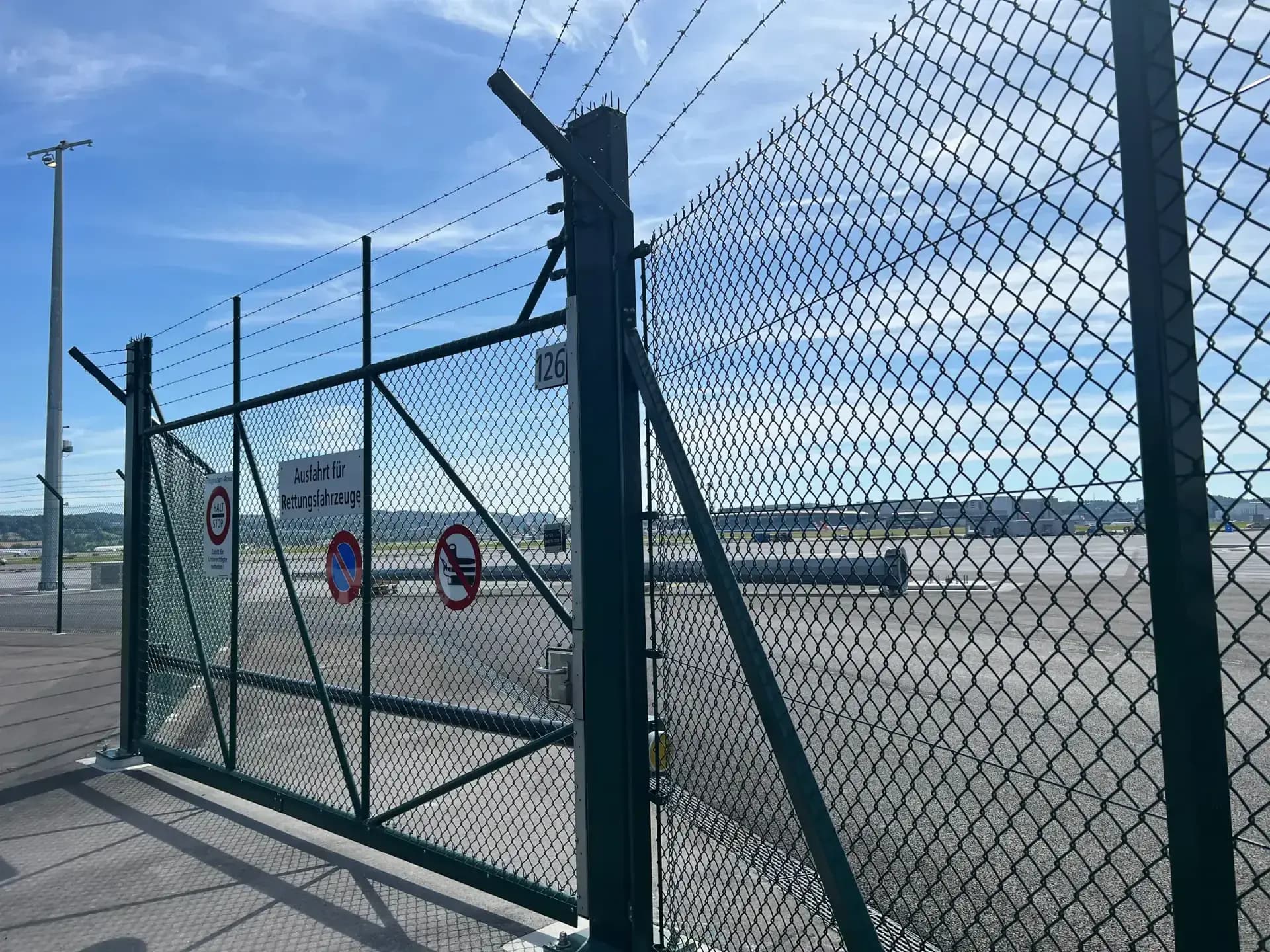 Zone West, Flughafen Zürich, Referenzprojekt der Walter Zäune AG (7)