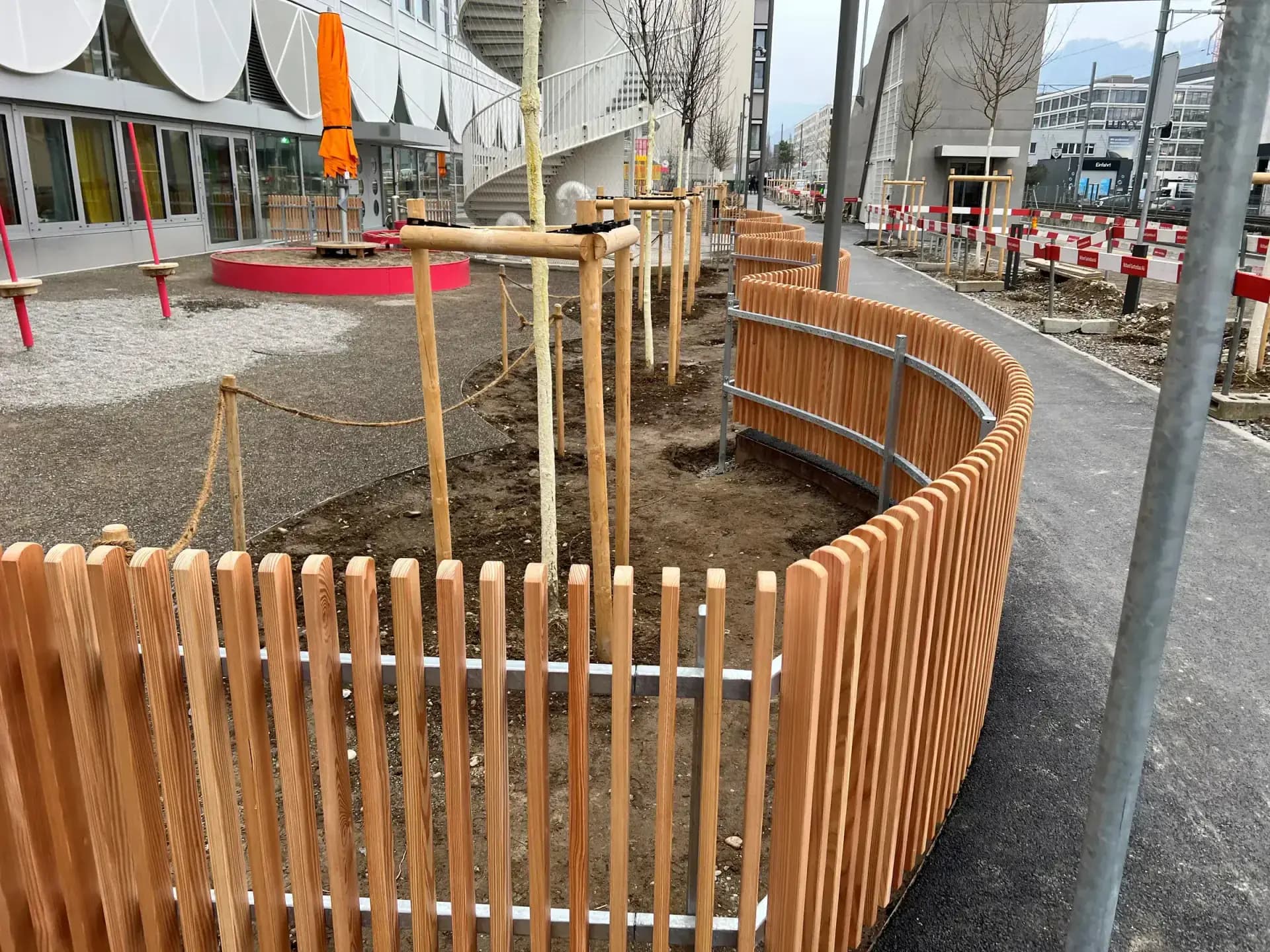 Schulhaus Allmend, Zürich, Referenzprojekt der Walter Zäune AG (2)