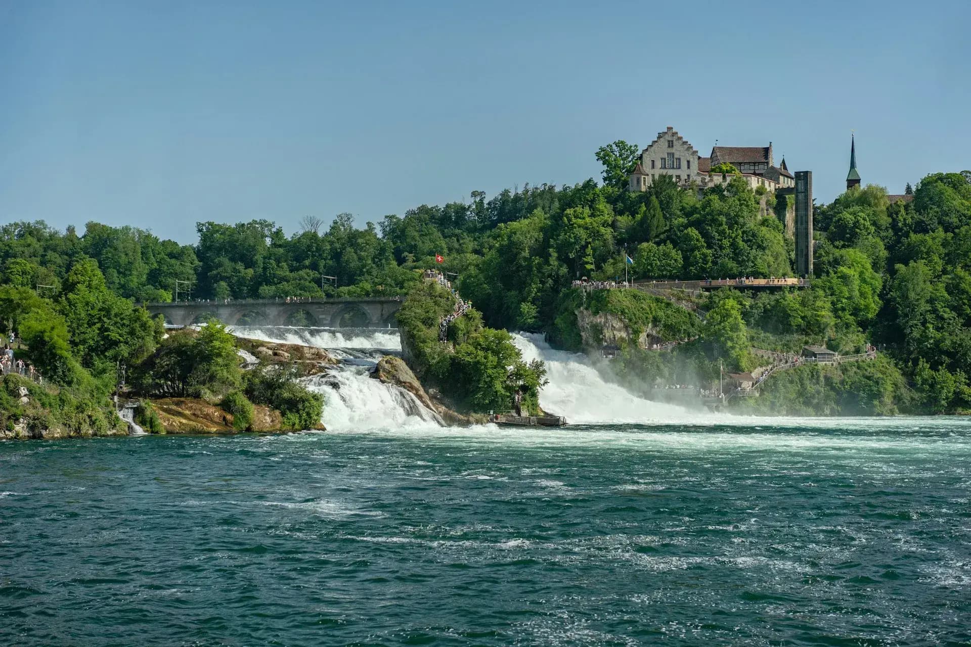 Rheinfall bei Schaffhausen mit Schloss Laufen